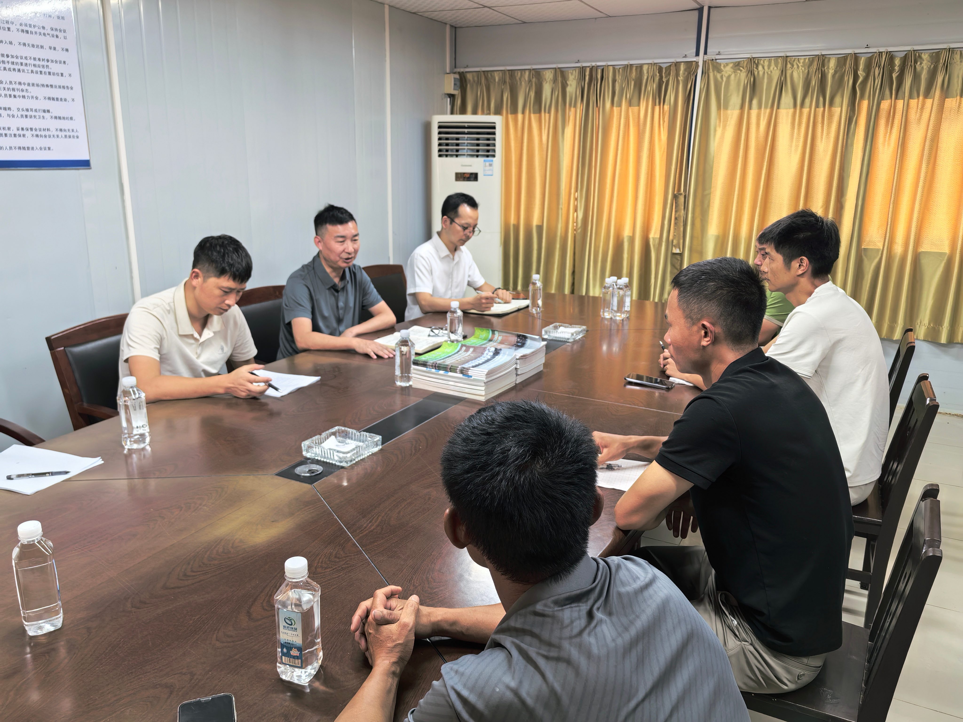 人人讲安全 个个会应急——qm球盟会·(中国)球盟会环保安委会在龙南黄沙改造项目召开安全生产月专题会议